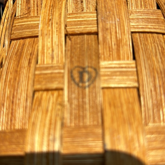 Vintage Woven Reed Basket with with wire heart. Natural/Navy Blue - Picture 4 of 8